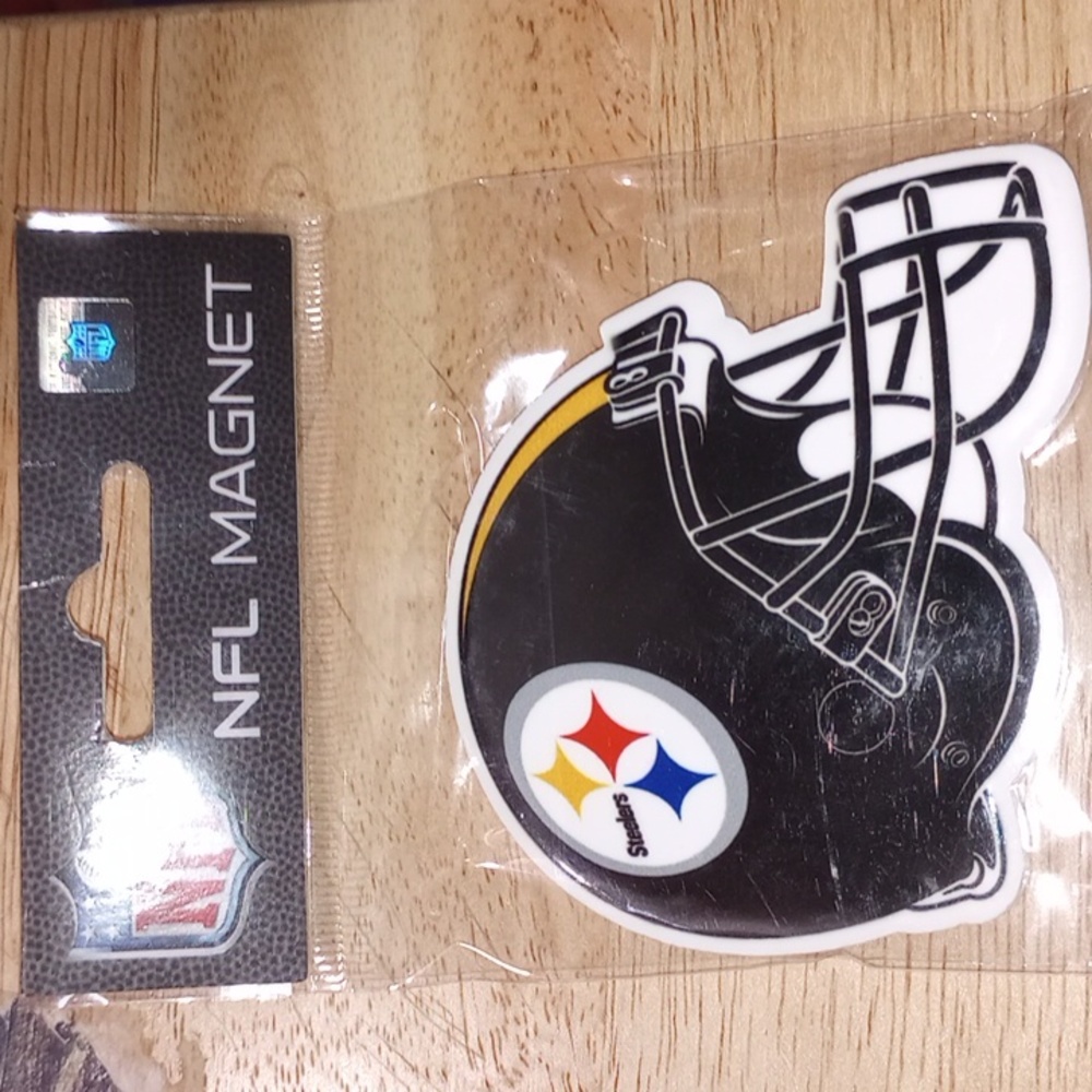 NWT NFL Steelers Football Magnet